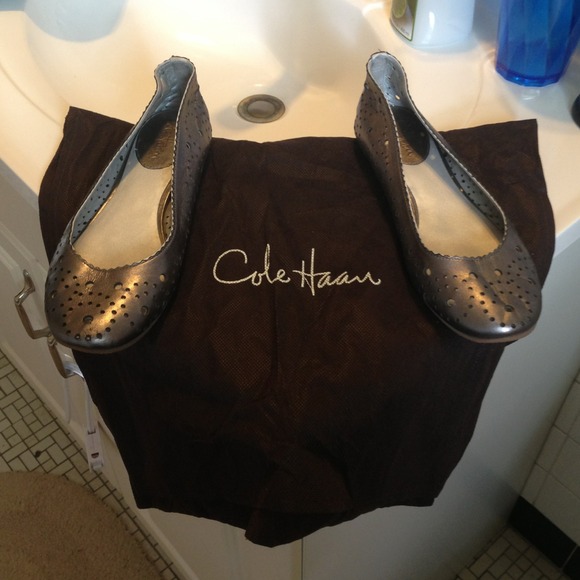 REDUCED Cole Haan Pewter Flats with Nike Air tech