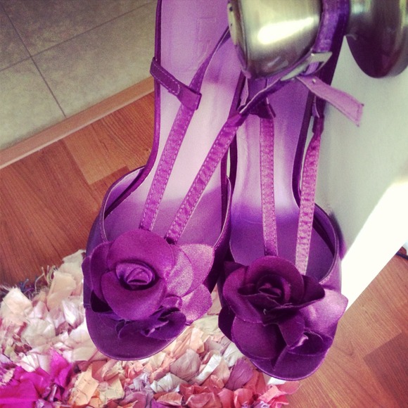 Price Reduced❗️New Purple Flower Heels