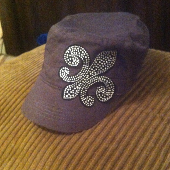 Grey Cadet Style Hat With Fleur - Bundle