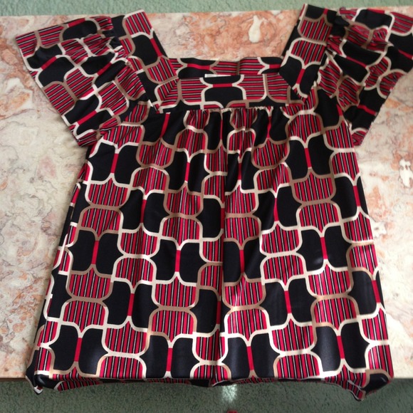 Geometric design tshirt.