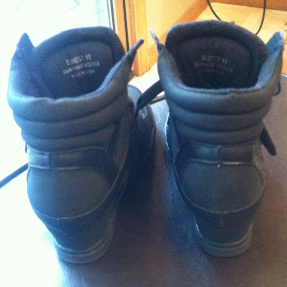 🌟Sold online for $15🌟N.Y.L.A. Blk wedge sneakers - Picture 3 of 4