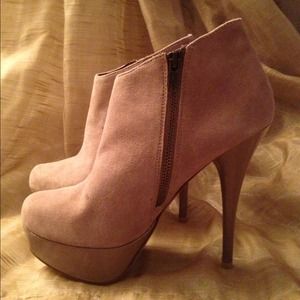 💢SOLD💢Steve Madden Booties💗