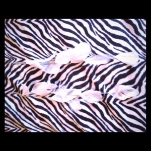 💜 Fashion statement long feather earrings! 💜