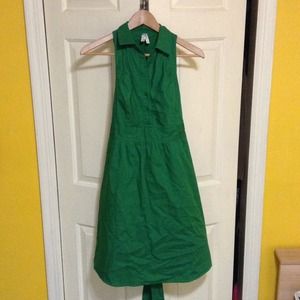 Green dress with a collar & pockets