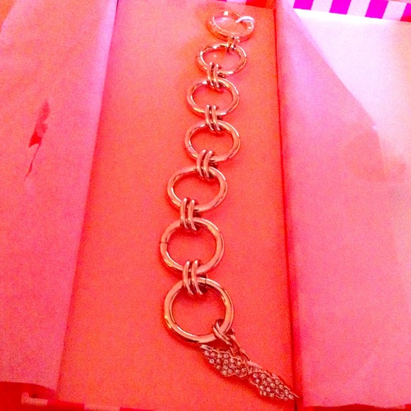 Victoria.s bracelet