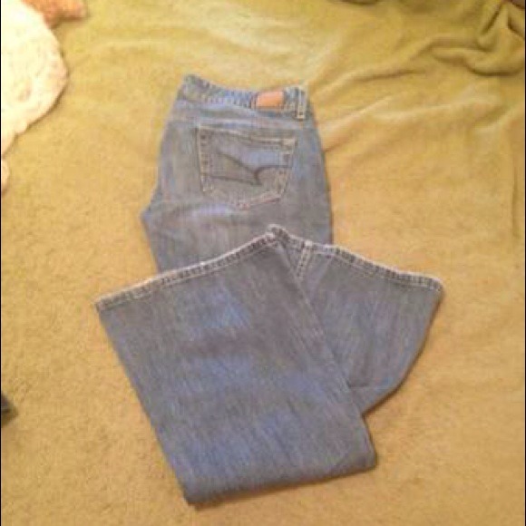 Size 4/short and 6/short AE jeans... Asking 5$ ea.
