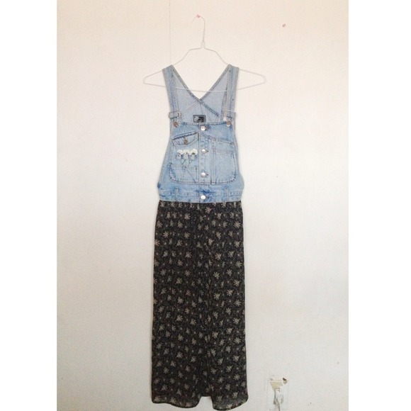Overall floral dress🌸