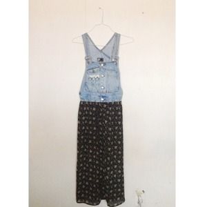 Overall floral dress🌸