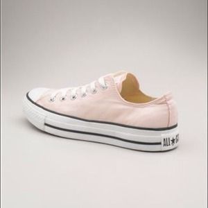 Perfect little converse that go with every outfit!