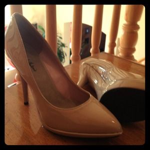 Michael Antonio Nude pumps. NWOT