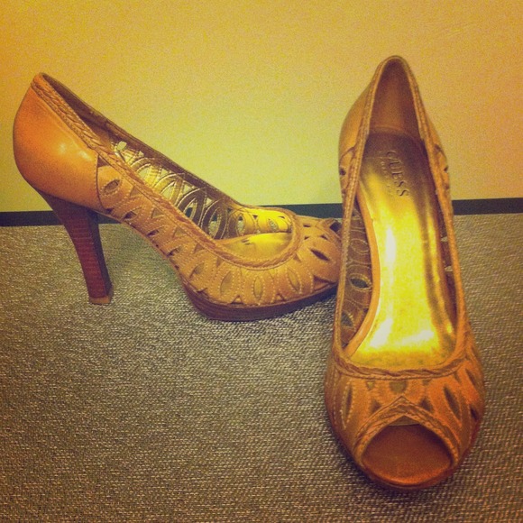 Used like New• Guess• No trades - Picture 1 of 1