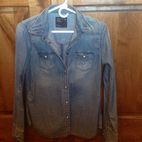 American Eagle Jean shirt with snap buttons