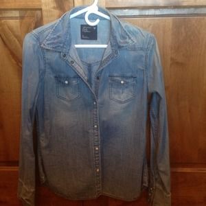 American Eagle Jean shirt with snap buttons