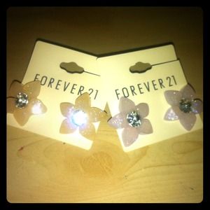 Brand new flower earrings from Forever 21.
