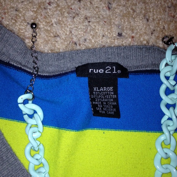 //SOLD//STRIPE SWEATER. - Picture 2 of 2