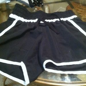 BLK WHITE TRIM RUNNING SHORTS