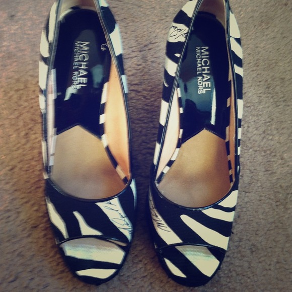 Michael Khors zebra print - Picture 1 of 3