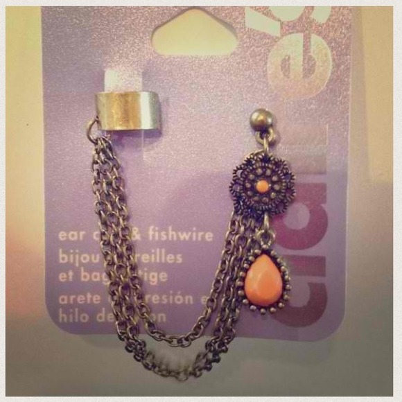 SOLD SOLD SOLD Claire's Ear cuff!!