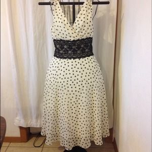 Ivory & black polka dot dress w/ lace detail Sz 10