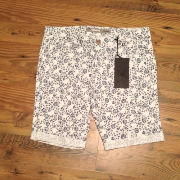 Bermuda shorts size 14