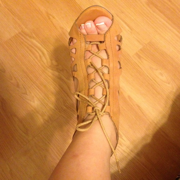 ❤️SOLD 🎉HOST PICK Tan Gladiator Heels - Picture 2 of 4