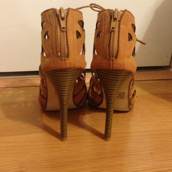 ❤️SOLD 🎉HOST PICK Tan Gladiator Heels - Picture 4 of 4