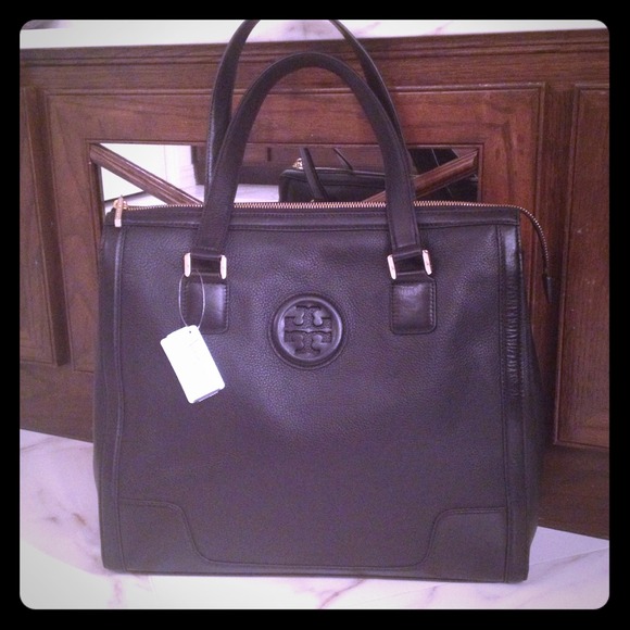 **SOLD**Tory Burch Hannah Tote/ Black
