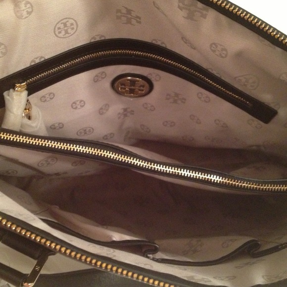 **SOLD**Tory Burch Hannah Tote/ Black - Picture 2 of 4