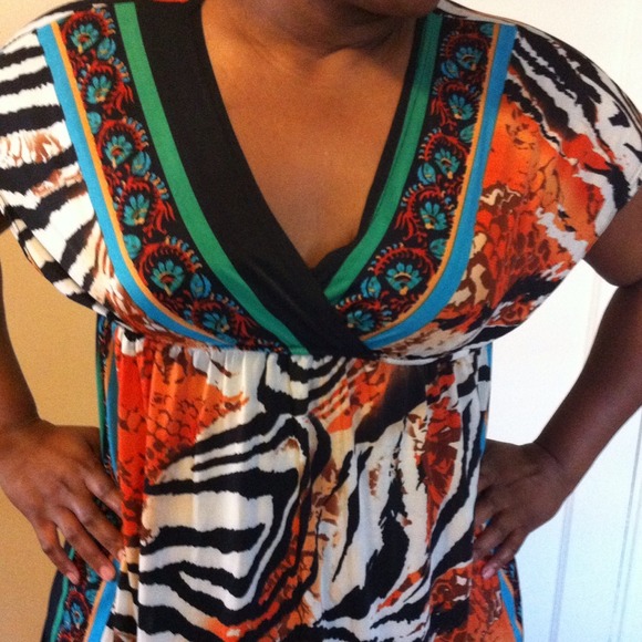 Pretty tunic - Picture 2 of 2