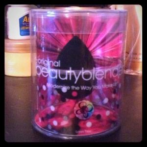 🎀BRAND NEW🎀 Blk Pro BeautyBlender for @brhodesx3
