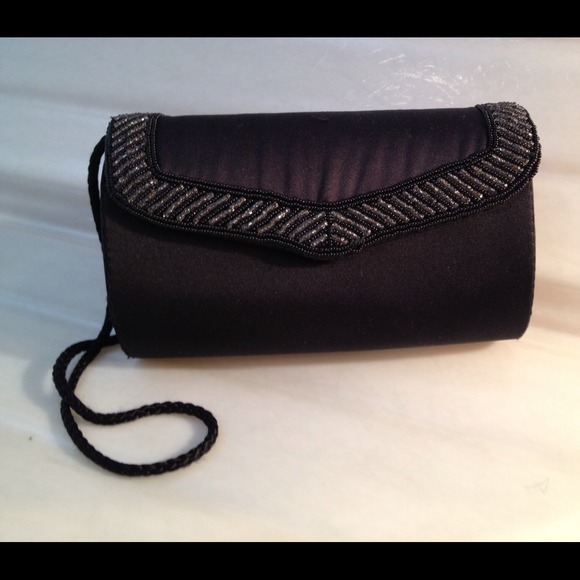 ❌SOLD❌ Little Black Evening Clutch - Picture 3 of 4