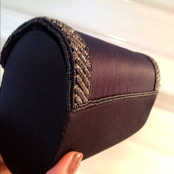 ❌SOLD❌ Little Black Evening Clutch - Picture 4 of 4