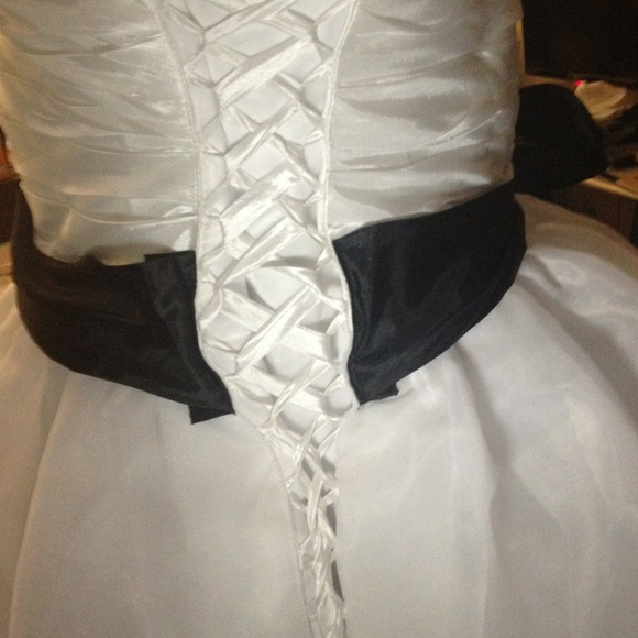 New Wedding Dress size 8 - Picture 2 of 4