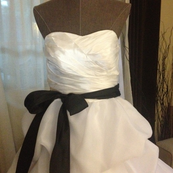 New Wedding Dress size 8 - Picture 3 of 4