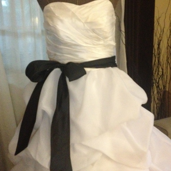 New Wedding Dress size 8 - Picture 4 of 4