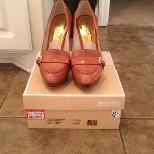 Micheal Kors tan platform shoe size 8.5