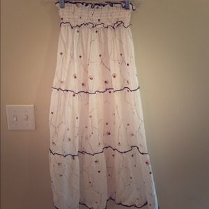 White maxi skirt with floral embroidery