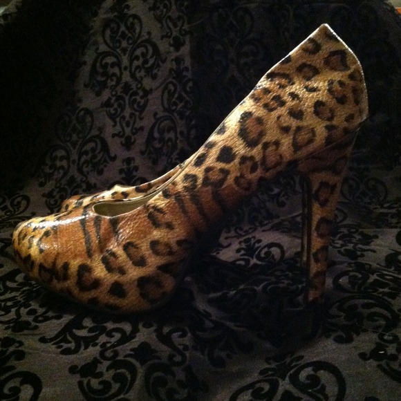✅ Price cut! ✅ Animal / Cheetah / Tiger Heels - Picture 2 of 4