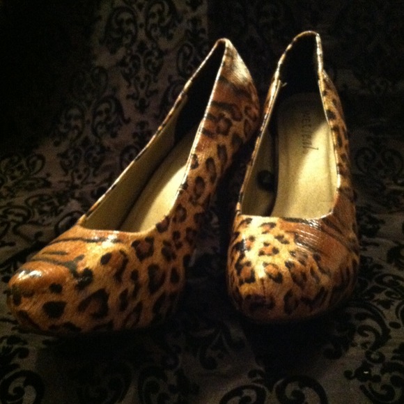 ✅ Price cut! ✅ Animal / Cheetah / Tiger Heels - Picture 3 of 4