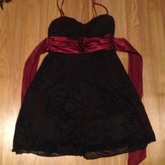 💥SOLD💥Black dressy dress size M!!