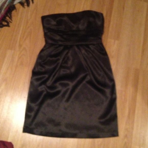 💥SOLD💥Black silk dress great for parties!!
