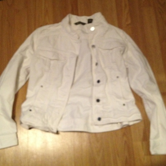 💥SOLD💥 White jean jacket!!