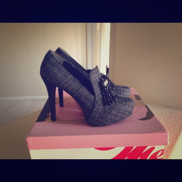 Vera wang high hills..