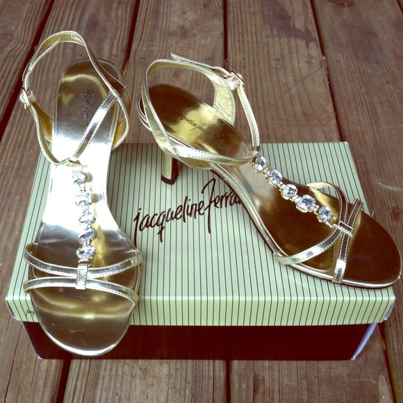 Jacqueline Ferrar fresh gold heels