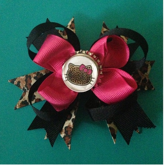 Hello kitty bow