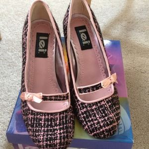 l.e.i. shoes Kimmee pink fabric Size 7