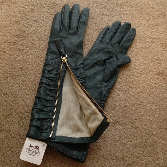 HOST PICK 3/11 Coach soft leather & silk gloves - Picture 2 of 4