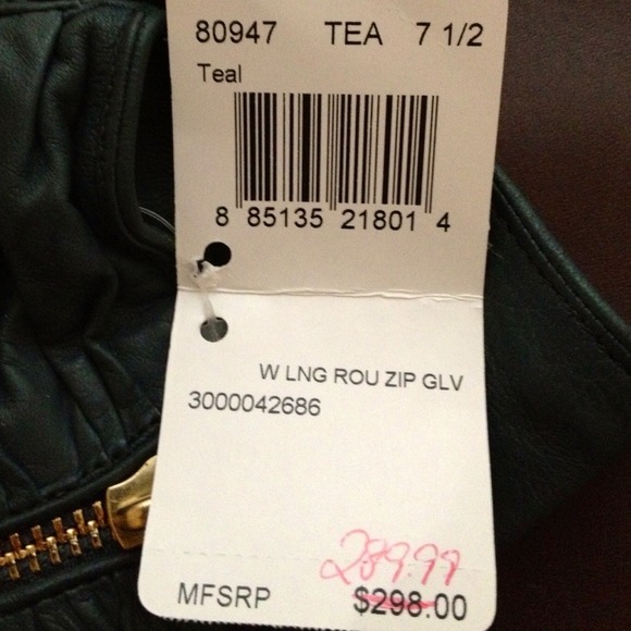 HOST PICK 3/11 Coach soft leather & silk gloves - Picture 3 of 4