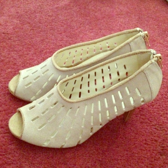 Peep Toe Cutout Suede Like Material Heels