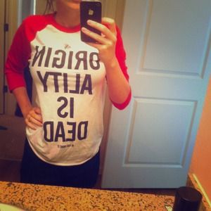 🚫🚫Traded🚫🚫 Red and black Statement shirt